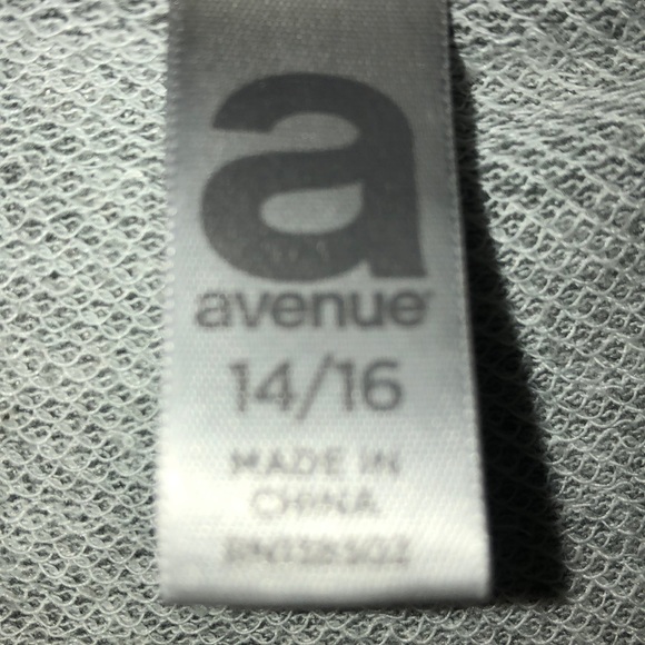 Avenue gray southwestern tassel top size 14/16 - Picture 4 of 6